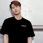 FEAR OF GOD FOG ESSENTIALS BOXY 複線加州限定沙灘相片短袖T恤